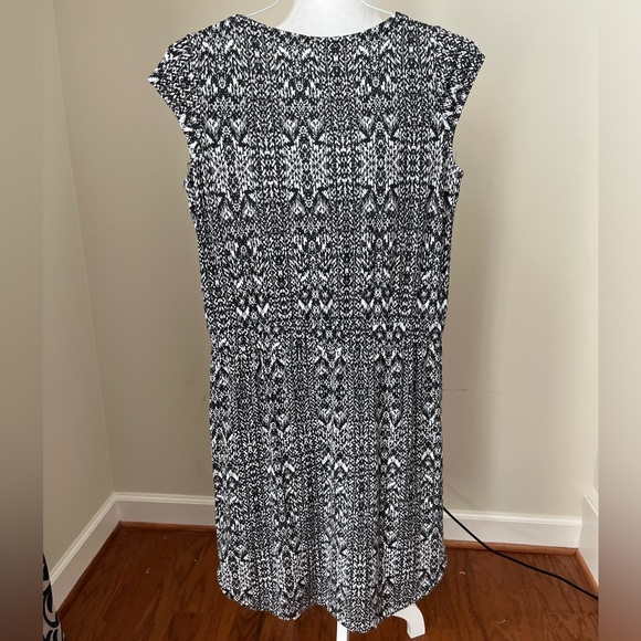 Athleta Black & White Aztec Print Dress- M - Picture 2 of 5